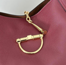 Load image into Gallery viewer, Maxi Softbit Bag
