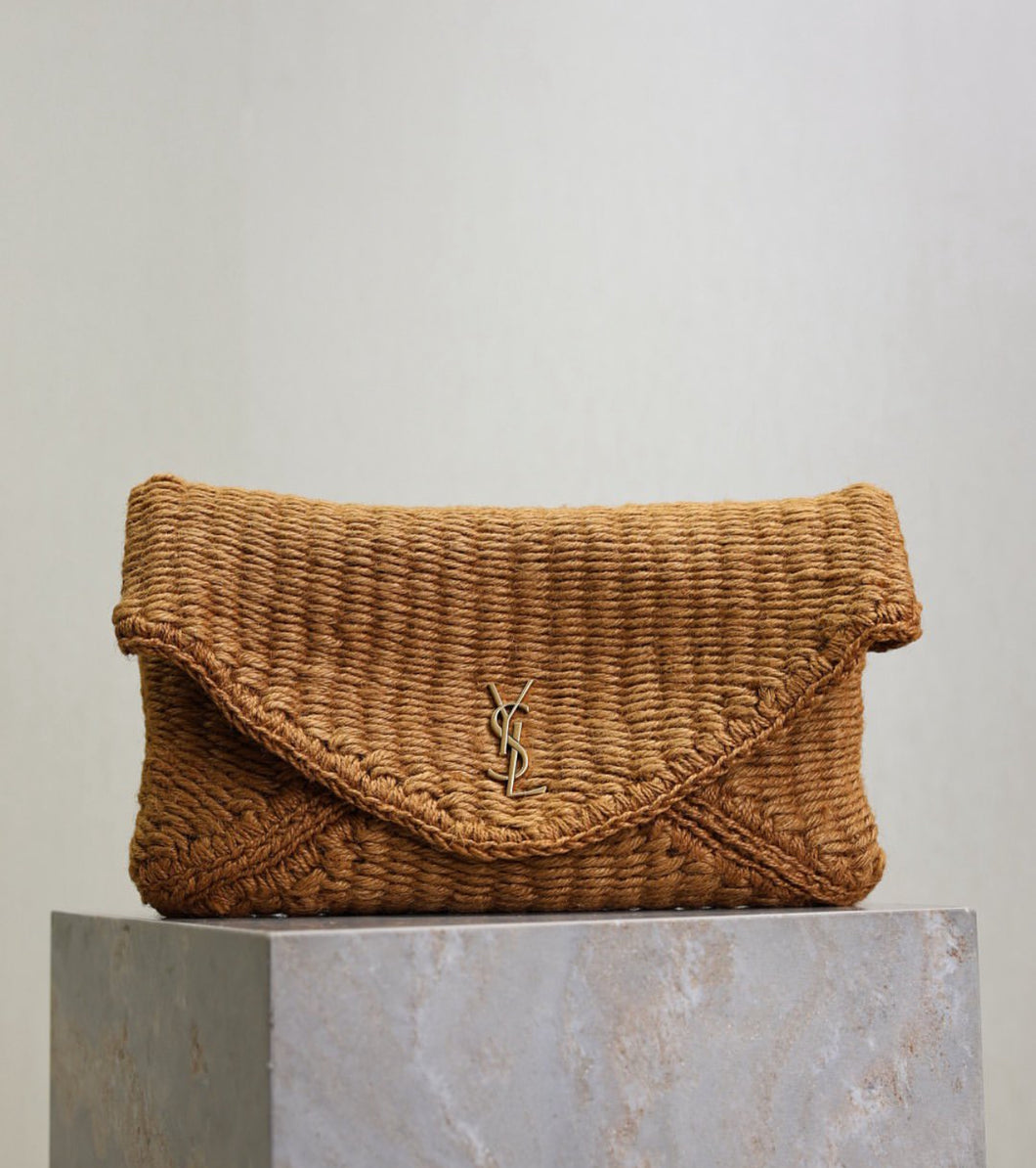 Cassandre Envelope Pouch