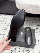 Load image into Gallery viewer, Leather Pumps
