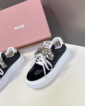 Load image into Gallery viewer, Platform Trainers
