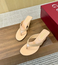 Load image into Gallery viewer, Thong Sandals
