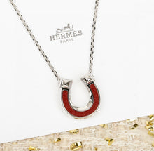 Load image into Gallery viewer, Horseshoe Necklace
