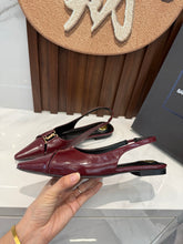 Load image into Gallery viewer, Leather Pumps
