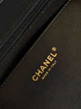Load image into Gallery viewer, Deauville Tote
