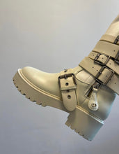 Load image into Gallery viewer, Fight Boots
