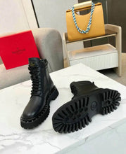 Load image into Gallery viewer, Rockstud Boots

