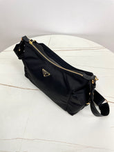 Load image into Gallery viewer, Aimee Medium Shoulder Bag
