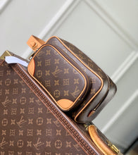 Load image into Gallery viewer, Cargo Toiletry Bag
