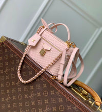 Load image into Gallery viewer, Vanity Chain Pouch
