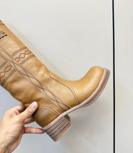 Load image into Gallery viewer, Leather Boots
