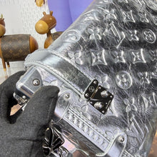 Load image into Gallery viewer, Side Trunk
