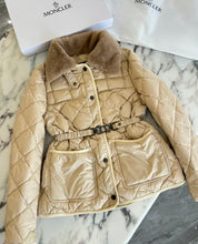Load image into Gallery viewer, Cygne Jacket
