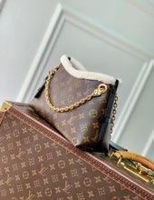 Load image into Gallery viewer, Carryall BB Teddy
