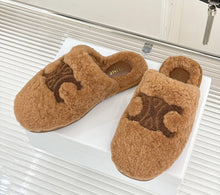 Load image into Gallery viewer, Fur Slippers
