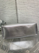 Load image into Gallery viewer, Medium Bow Bag
