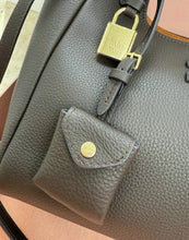 Load image into Gallery viewer, Leather Bag
