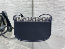 Load image into Gallery viewer, Medilion Flap Bag
