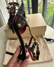 Load image into Gallery viewer, Studdy Pumps
