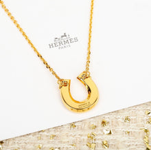 Load image into Gallery viewer, Horseshoe Necklace

