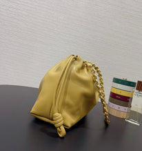 Load image into Gallery viewer, Flamenco Clutch
