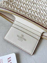 Load image into Gallery viewer, Raffia Clutch
