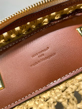 Load image into Gallery viewer, Vanity Chain Pouch
