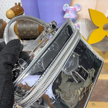 Load image into Gallery viewer, Vanity Chain Pouch
