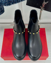 Load image into Gallery viewer, Rockstud Boots
