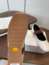 Load image into Gallery viewer, Leather Flats
