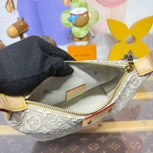 Load image into Gallery viewer, Hills Pochette

