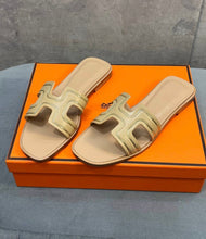Load image into Gallery viewer, Oran Sandals
