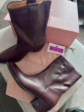 Load image into Gallery viewer, Logo Boots
