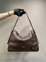 Load image into Gallery viewer, Aimee Medium Shoulder Bag
