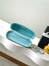 Load image into Gallery viewer, Trendy Vanity

