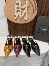 Load image into Gallery viewer, Leather Pumps
