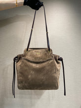Load image into Gallery viewer, Carry Tote
