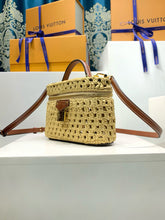 Load image into Gallery viewer, Vanity Chain Pouch
