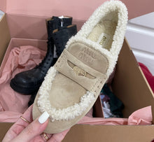 Load image into Gallery viewer, Shearling Loafers
