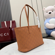 Load image into Gallery viewer, Tribeca Tote Small
