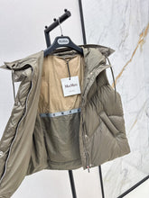 Load image into Gallery viewer, The Cube Gilet
