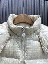 Load image into Gallery viewer, Gisors Jacket

