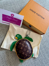 Load image into Gallery viewer, Turtle Bag Charm/Keychain
