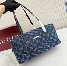 Load image into Gallery viewer, Medium Boston Bag
