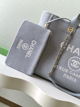 Load image into Gallery viewer, Deauville Tote
