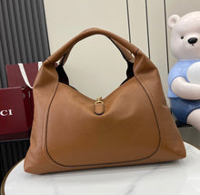 Load image into Gallery viewer, Maxi Softbit Bag

