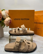 Load image into Gallery viewer, Isola Mules
