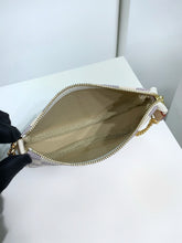 Load image into Gallery viewer, Pochette Mini Accessories
