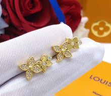 Load image into Gallery viewer, Stud Flower Earrings
