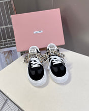 Load image into Gallery viewer, Platform Trainers
