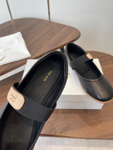 Load image into Gallery viewer, Leather Flats
